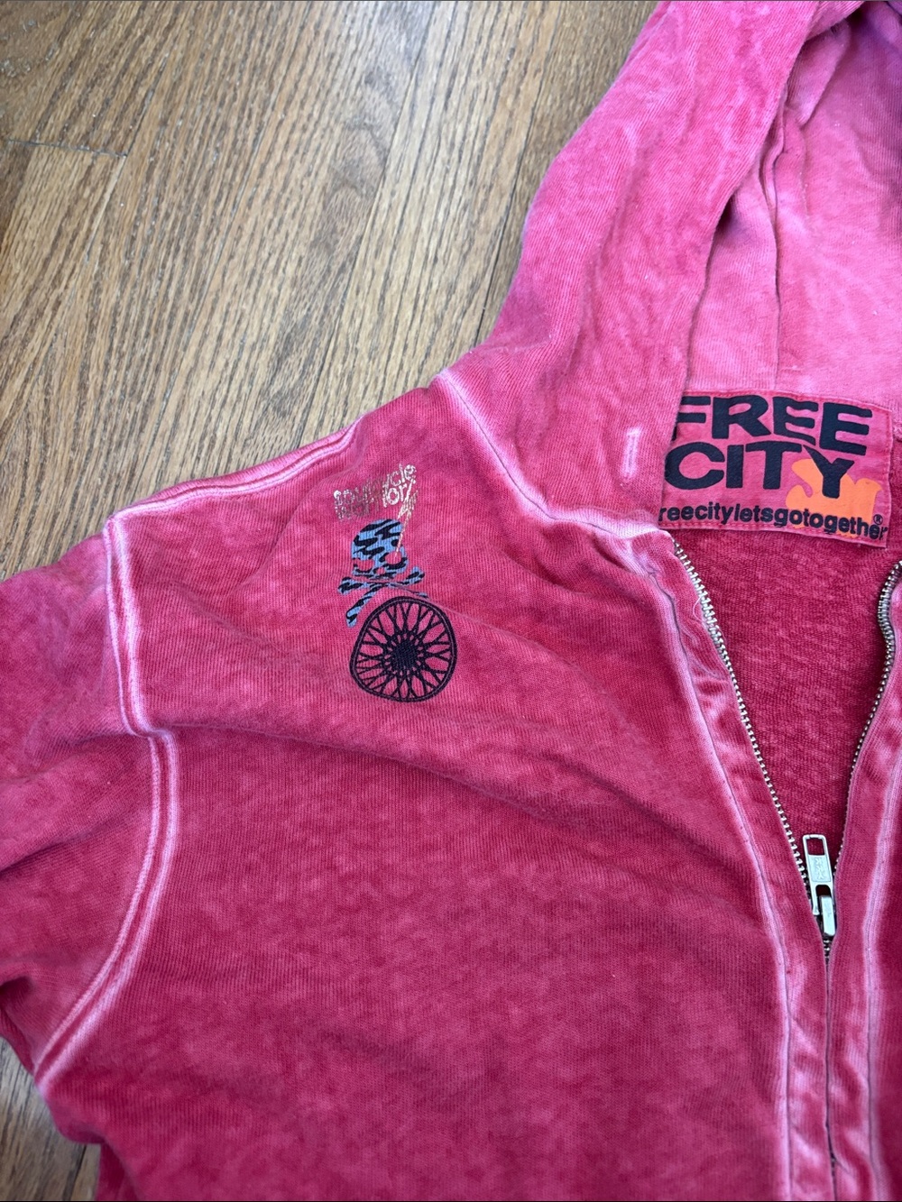 freecity Zip Hoodie with Sleeve Graphics - Picture 2 of 6